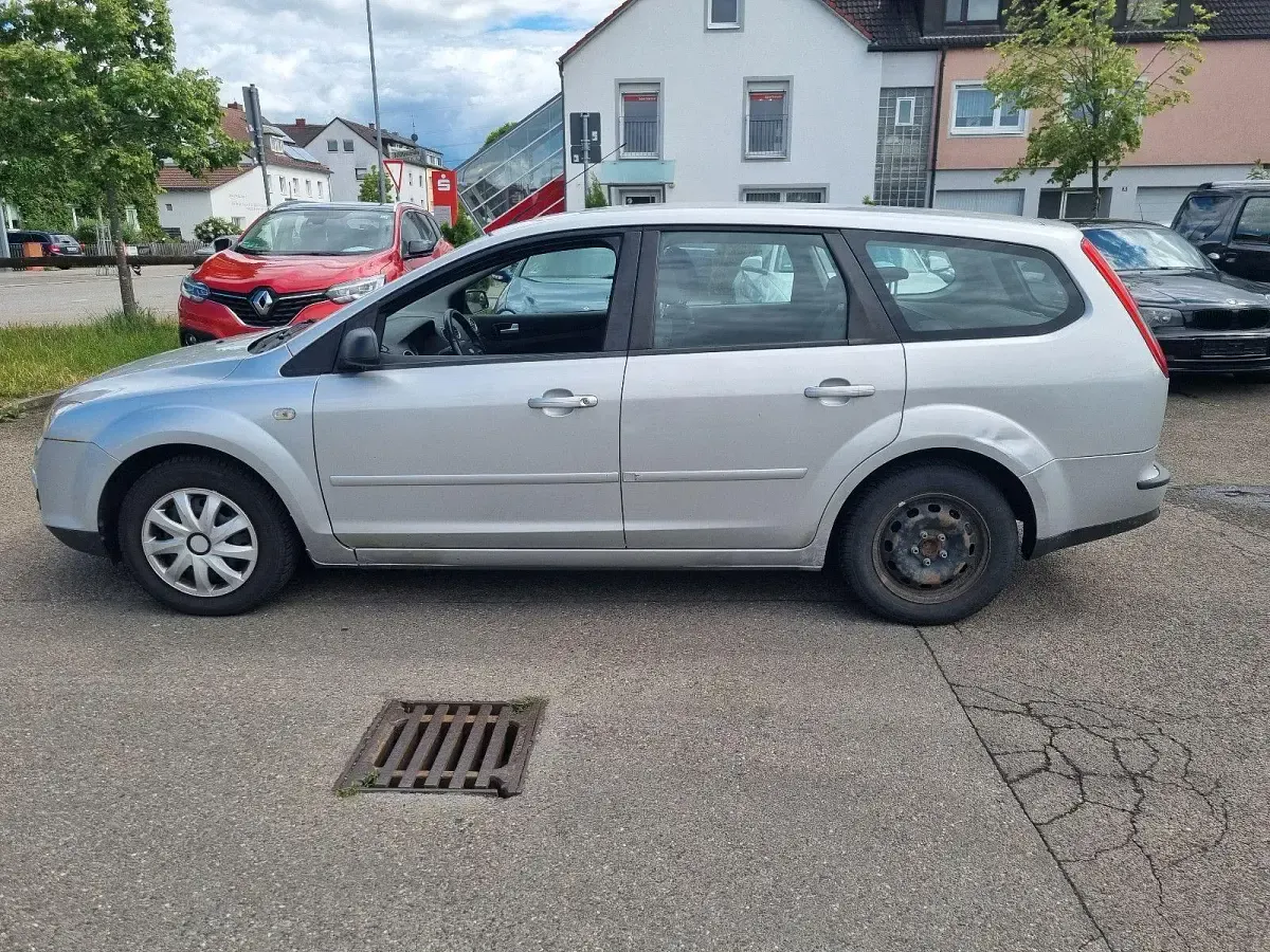 Gebraucht Ford Focus Ambiente 101 PS (74 kW) 2007 Silber Kombi