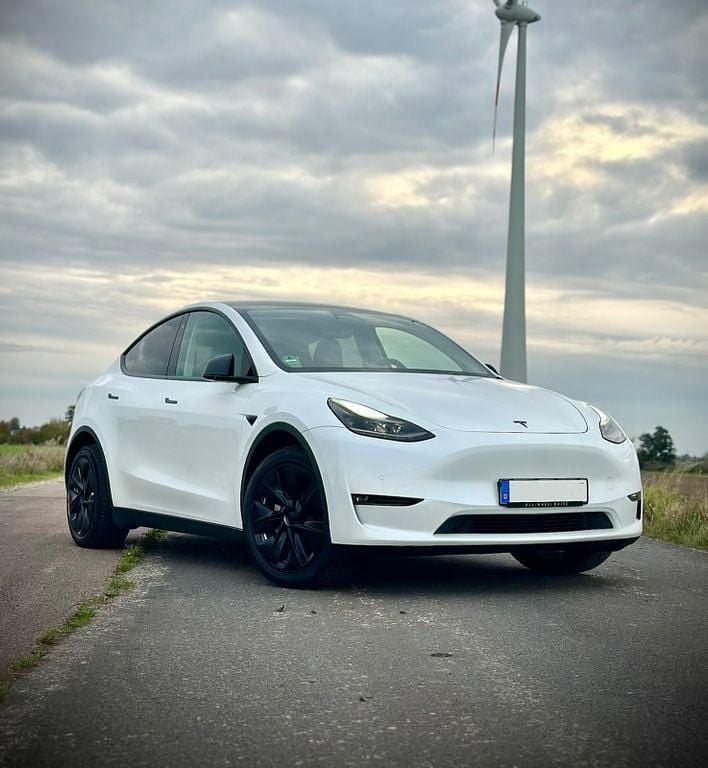 Weiß Gebraucht 2022 Tesla Model Y Long Range AWD SUV | 29.490 € (Superpreis) - Bild 1/4