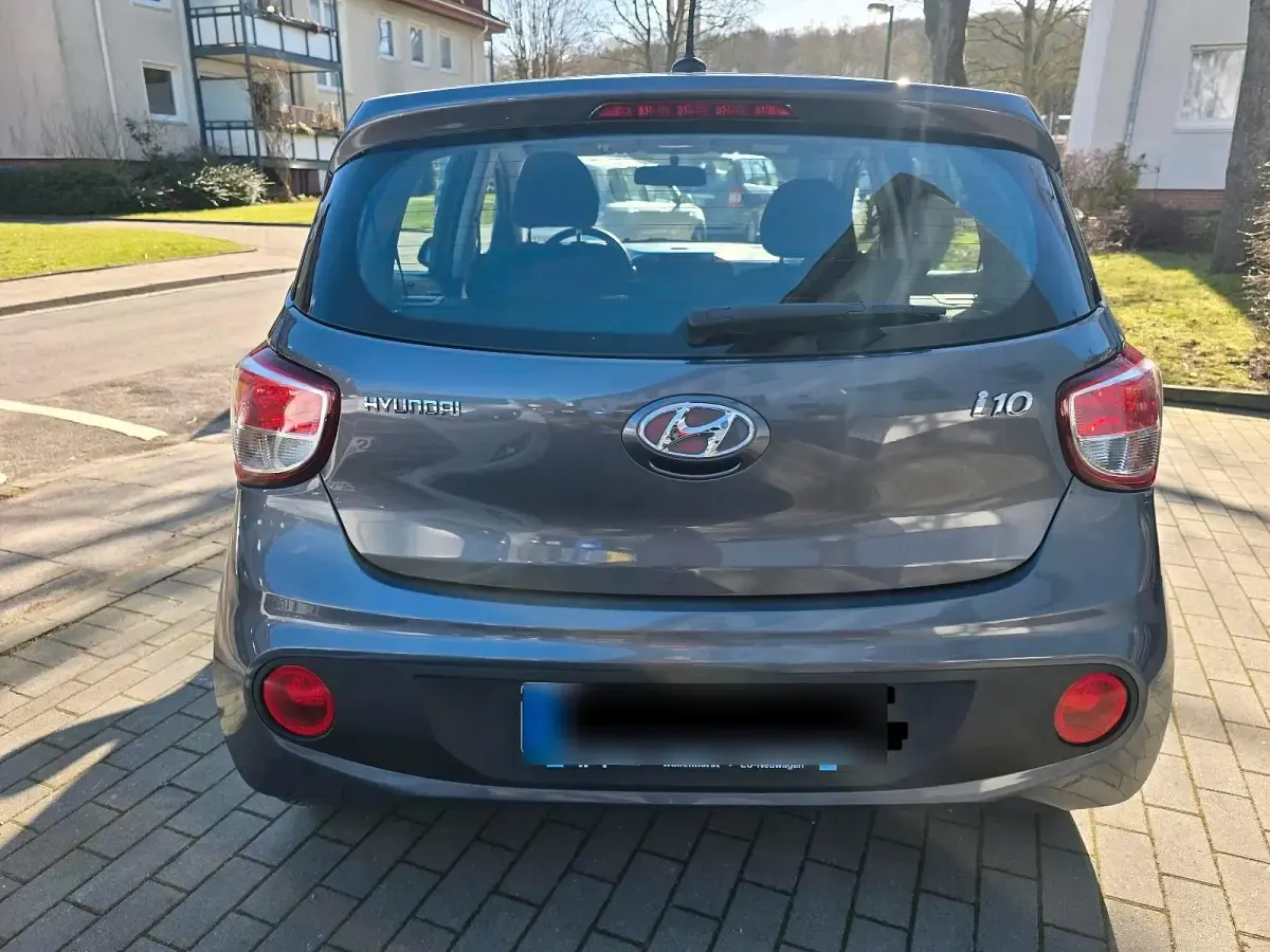 Gebraucht Hyundai i10 Select 67 PS (49 kW) 2018 Grau Kleinwagen