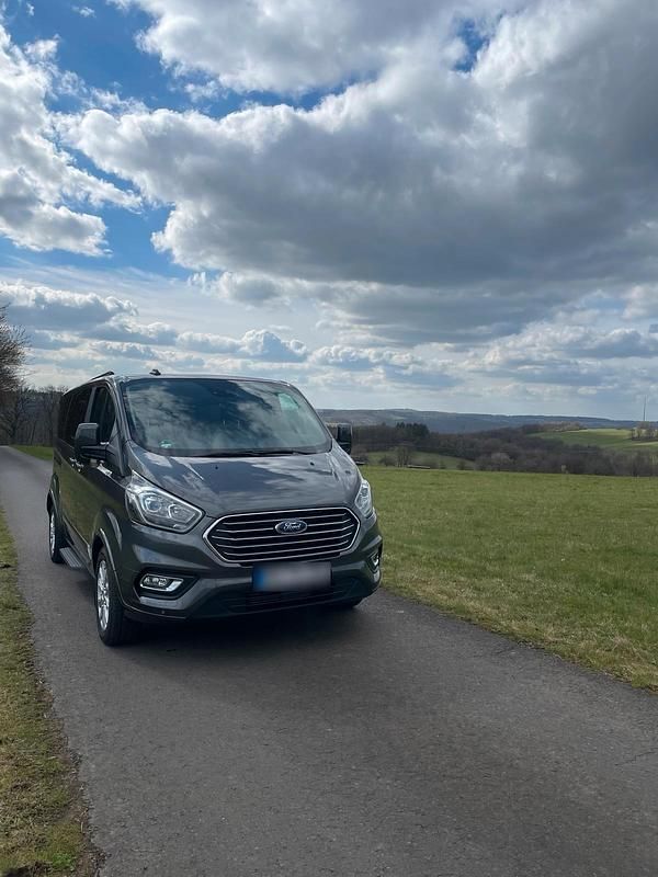 Gebraucht Ford Tourneo 170 PS (125 kW) 2023 Grau Van / Kleinbus
