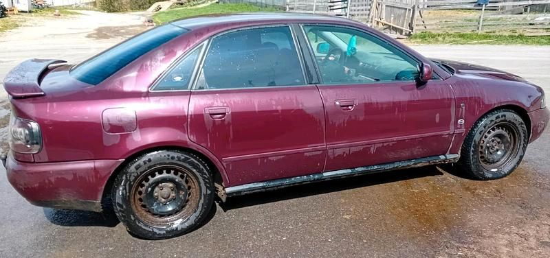 Rot Gebraucht 1996 Audi A4 Limousine | 350 € (Superpreis) - Bild 1/3