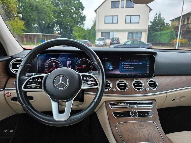 Schwarz Gebraucht 2019 Mercedes E220 Limousine | 19.900 € (Superpreis) - Bild 1/4