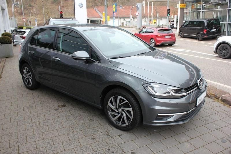 Używany VW Golf VII Sound 110 KM (80 kW) 2018 Szary Sedan/Limuzyna