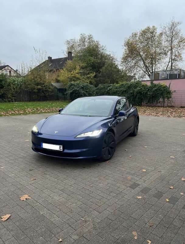 Blau Gebraucht 2023 Tesla Model 3 Standard Range Limousine | 35.500 € (Teuer) - Bild 1/4