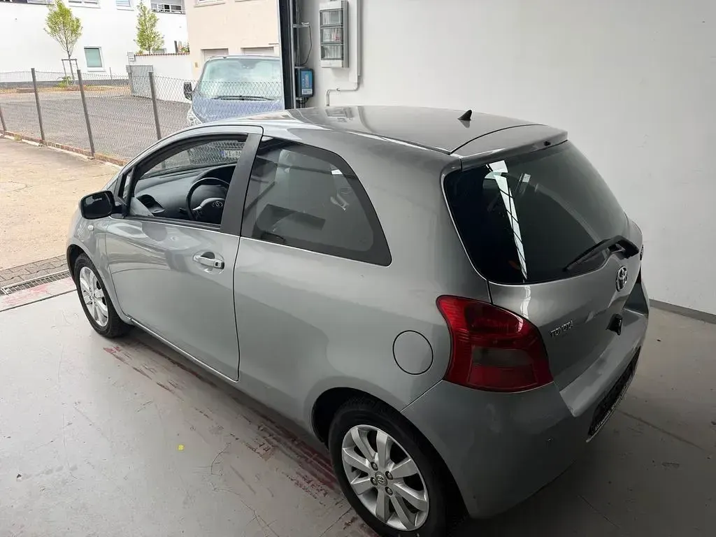 Gebraucht Toyota Yaris Team 69 PS (50 kW) 2008 Silber Kleinwagen