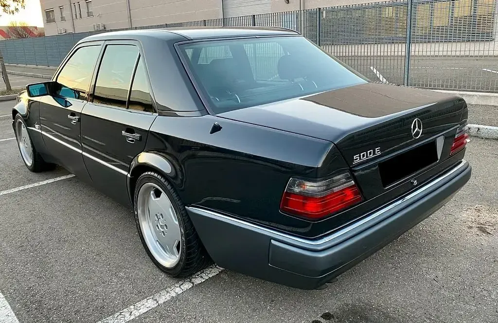 Gebraucht Mercedes E500 326 PS (239 kW) 1993 Schwarz Limousine