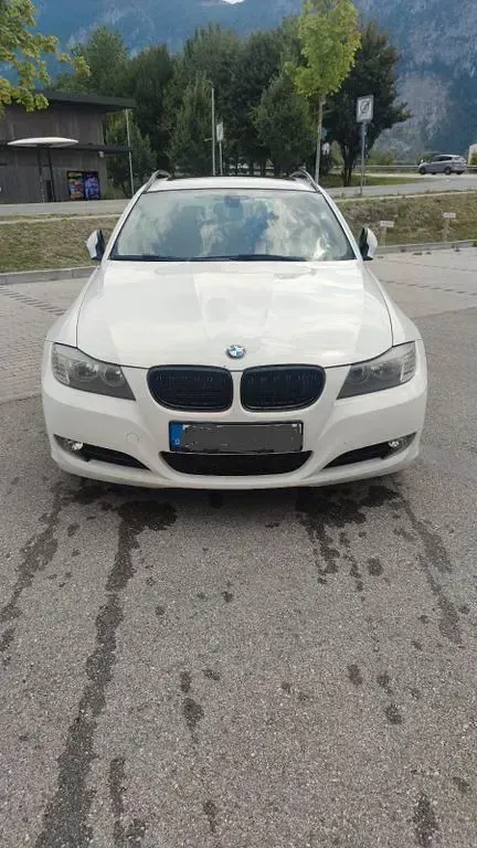 Gebraucht BMW 320 177 PS (130 kW) 2009 Weiß Kombi
