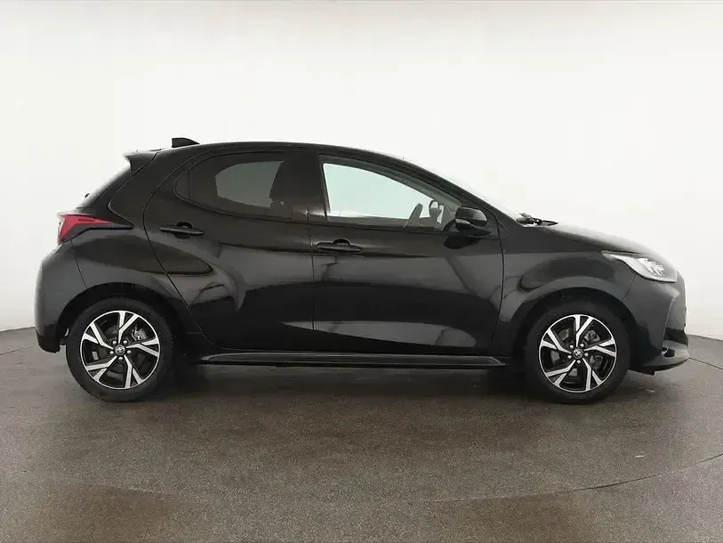 Gebraucht Toyota Yaris Hybrid 116 PS (85 kW) 2025 Mysticschwarz Limousine