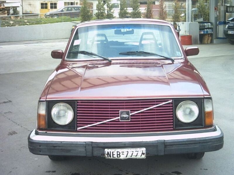 Gebraucht Volvo 244 122 PS (89 kW) 1977 Rot Limousine