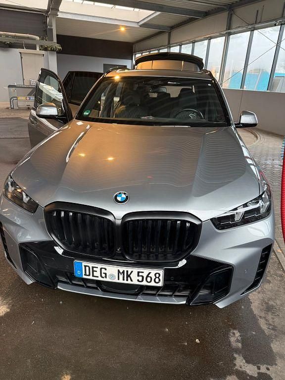 Grau Gebraucht 2024 BMW X5 Sport Line SUV | 89.455 € (Etwas zu teuer) - Bild 1/4