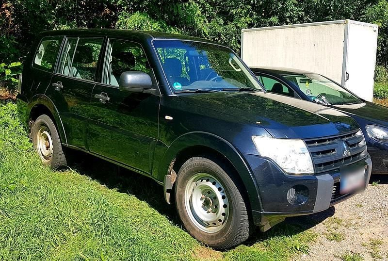 Schwarz Gebraucht 2010 Mitsubishi Pajero SUV | 6.200 € (Superpreis) - Bild 1/4
