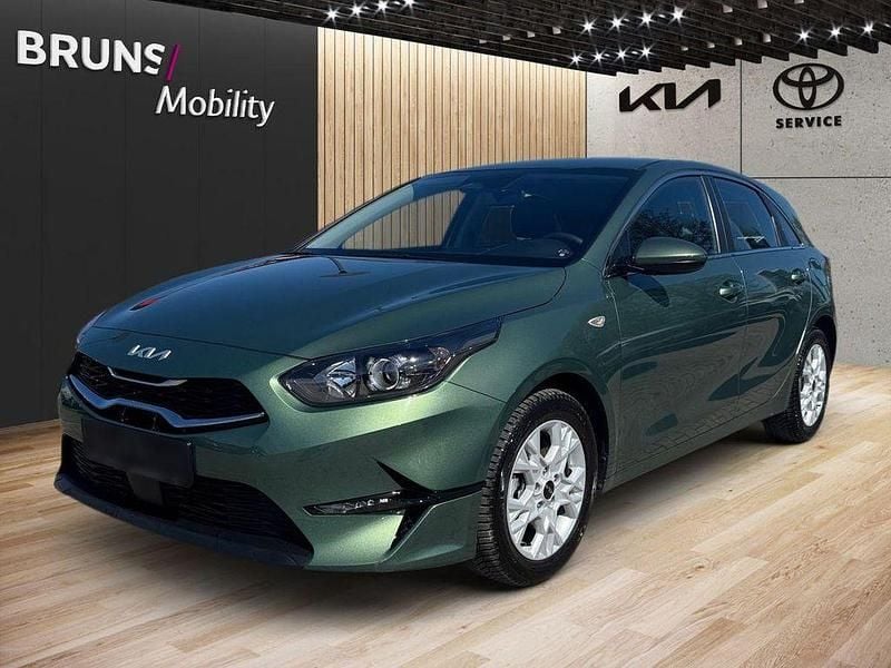 Używany Kia Ceed Comfort 140 KM (102 kW) 2025 Zielony Hatchback