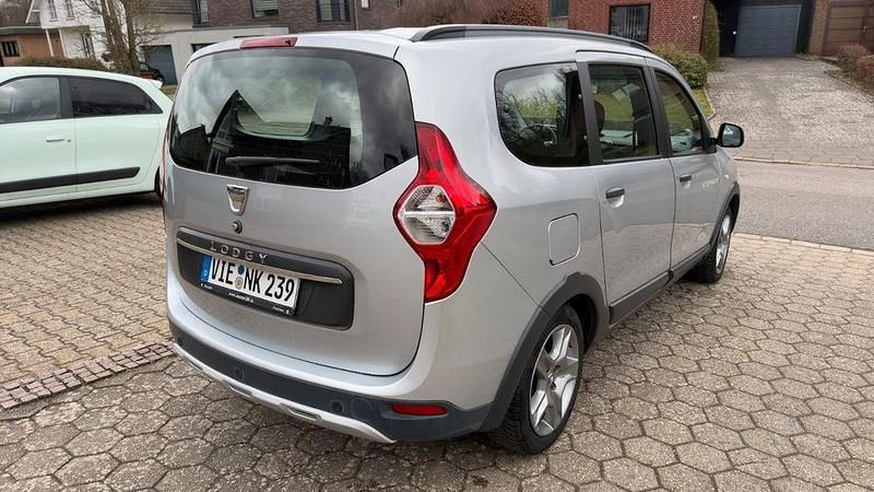 Gebraucht Dacia Lodgy Stepway 131 PS (96 kW) 2020 Silber Van / Kleinbus