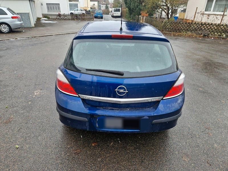 Usata Opel Astra 101 CV (74 kW) 2004 Blu Berlina