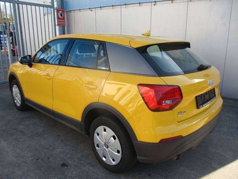 Gebraucht Audi Q2 Basis 116 PS (85 kW) 2017 Gelb SUV