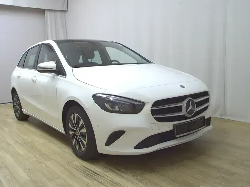 Gebraucht Mercedes B180 Style 116 PS (85 kW) 2022 Weiss Van / Kleinbus
