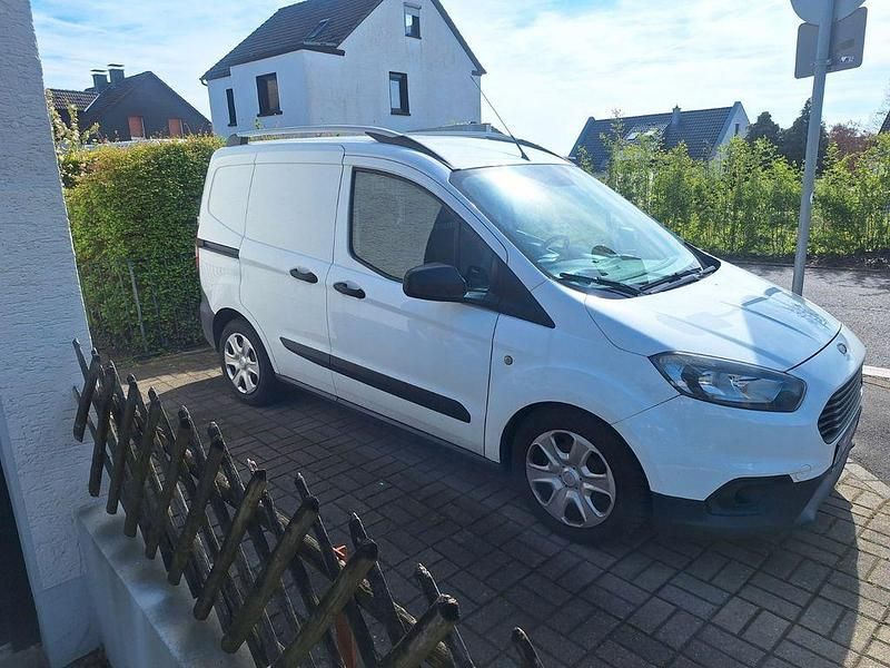 Gebraucht Ford Courier 75 PS (55 kW) 2018 Weiß Van / Kleinbus