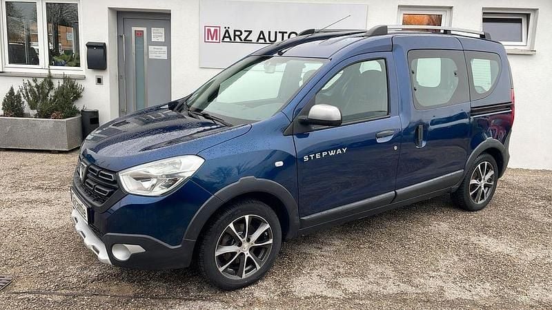 Gebraucht 2017 Dacia Dokker Celebration Van / Kleinbus | 10.490 € (Fairer Preis) - Bild 1/4