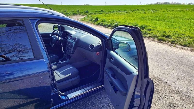 Gebraucht Ford Focus Viva 101 PS (74 kW) 2010 Blau Kombi