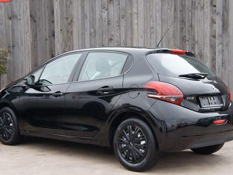 Gebraucht Peugeot 208 Access 68 PS (50 kW) 2015 Schwarz Kleinwagen