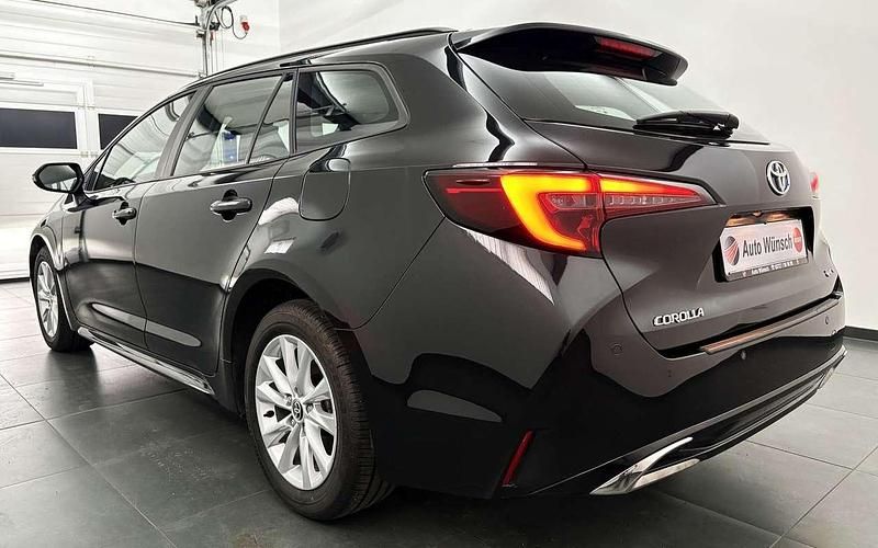 Gebraucht Toyota Corolla 140 PS (102 kW) 2025 Nachthimmelschwarz Kombi