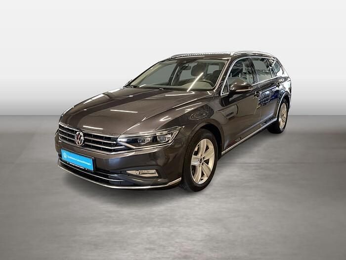 Mangangrau (metallic) Gebraucht 2020 VW Passat Elegance Kombi | 23.630 € (Etwas zu teuer) - Bild 1/4