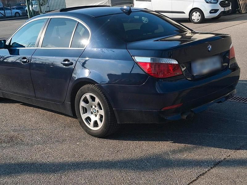 Gebraucht BMW 520 163 PS (119 kW) 2006 Blau Limousine