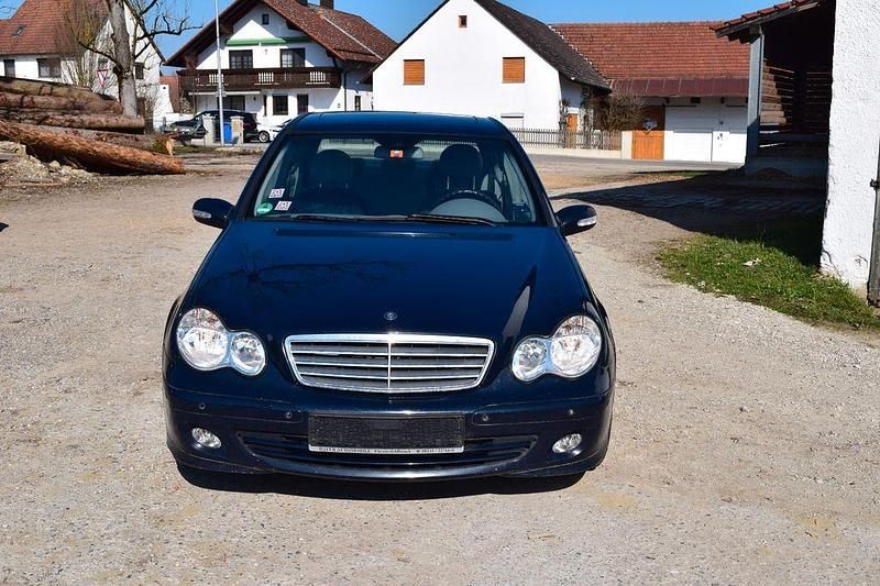 Gebraucht Mercedes C220 150 PS (110 kW) 2004 Blau Limousine