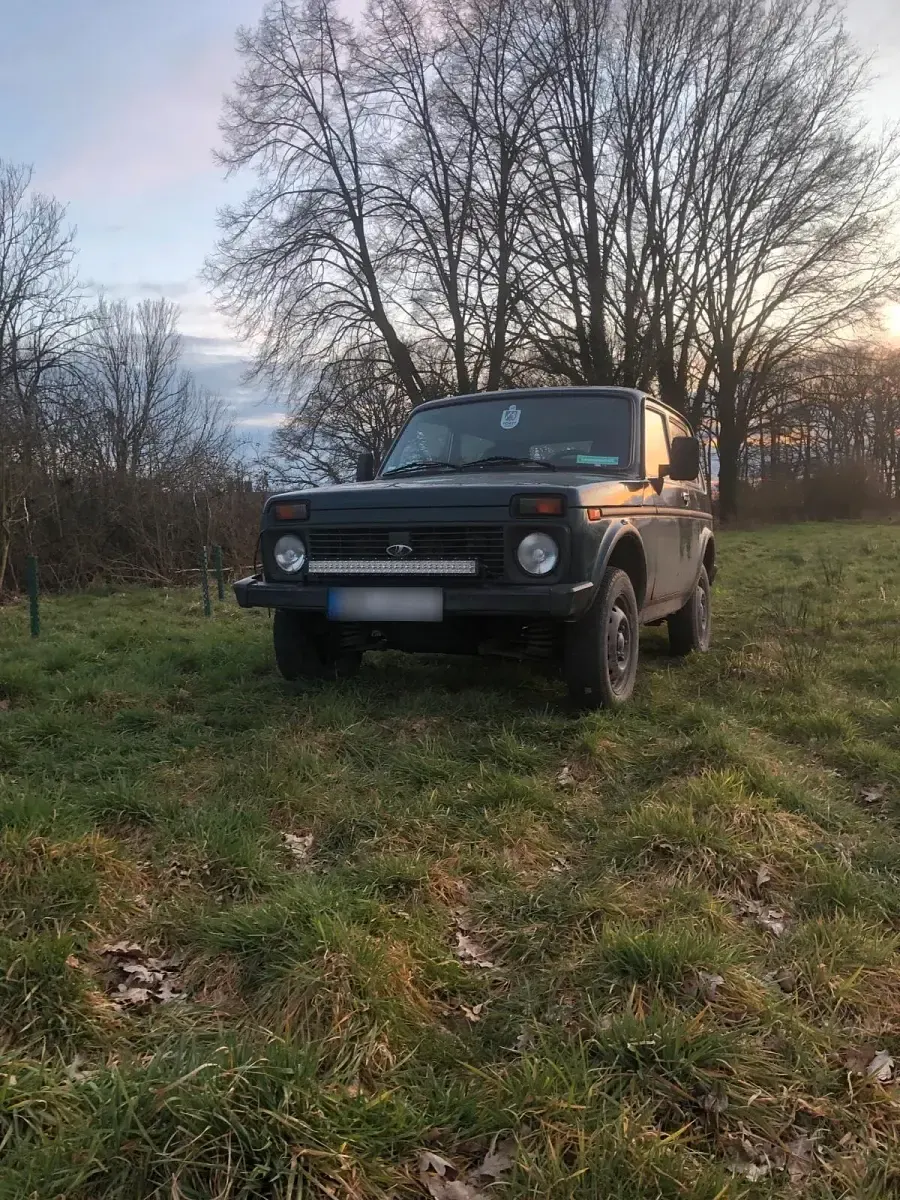 Gebraucht Lada niva 85 PS (62 kW) 2009 Grün SUV