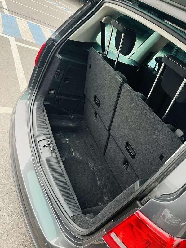 Second-hand VW Sharan Match 140 CP (102 kW) 2012 Gri Monovolum