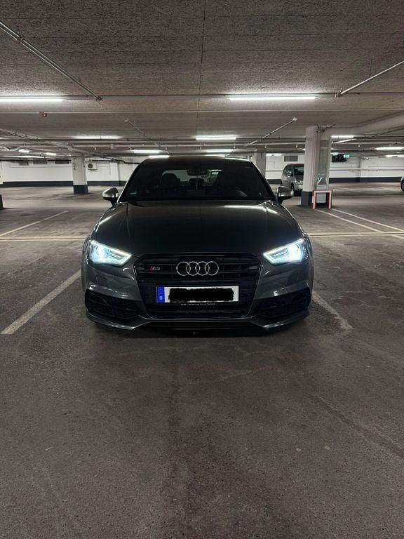 Grau Gebraucht 2016 Audi S3 Ambiente Limousine | 17.000 € (Fairer Preis) - Bild 1/4