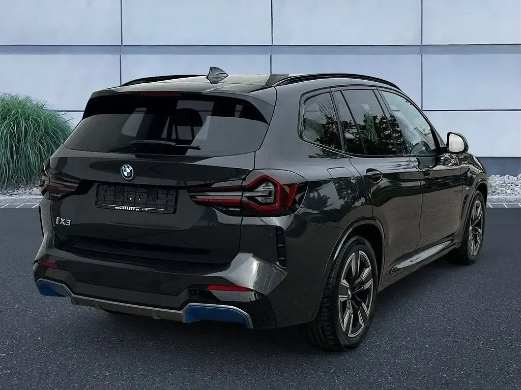Gebraucht BMW iX3 M Sport 210 kW (286 PS) 2023 Sophistograu brillanteffekt SUV