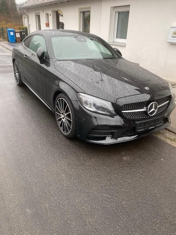 Schwarz Gebraucht 2020 Mercedes C300 AMG line Coupé | 32.000 € (Superpreis) - Bild 1/4