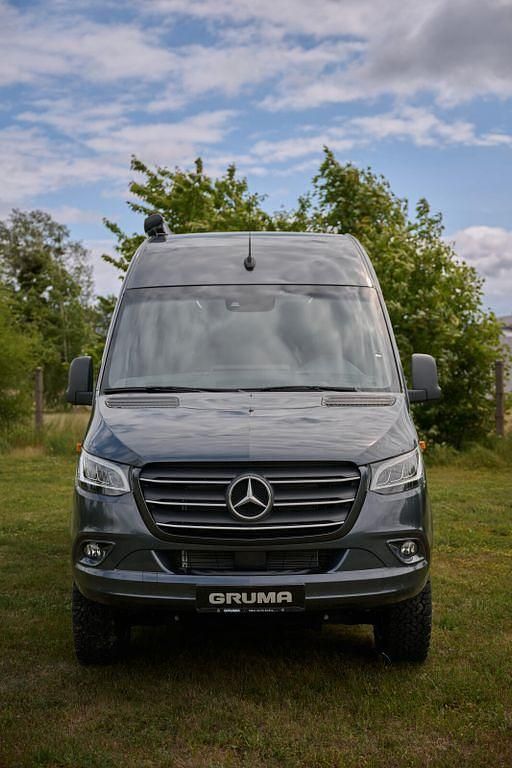 Gebraucht Mercedes Sprinter 190 PS (139 kW) 2025 Grau Van