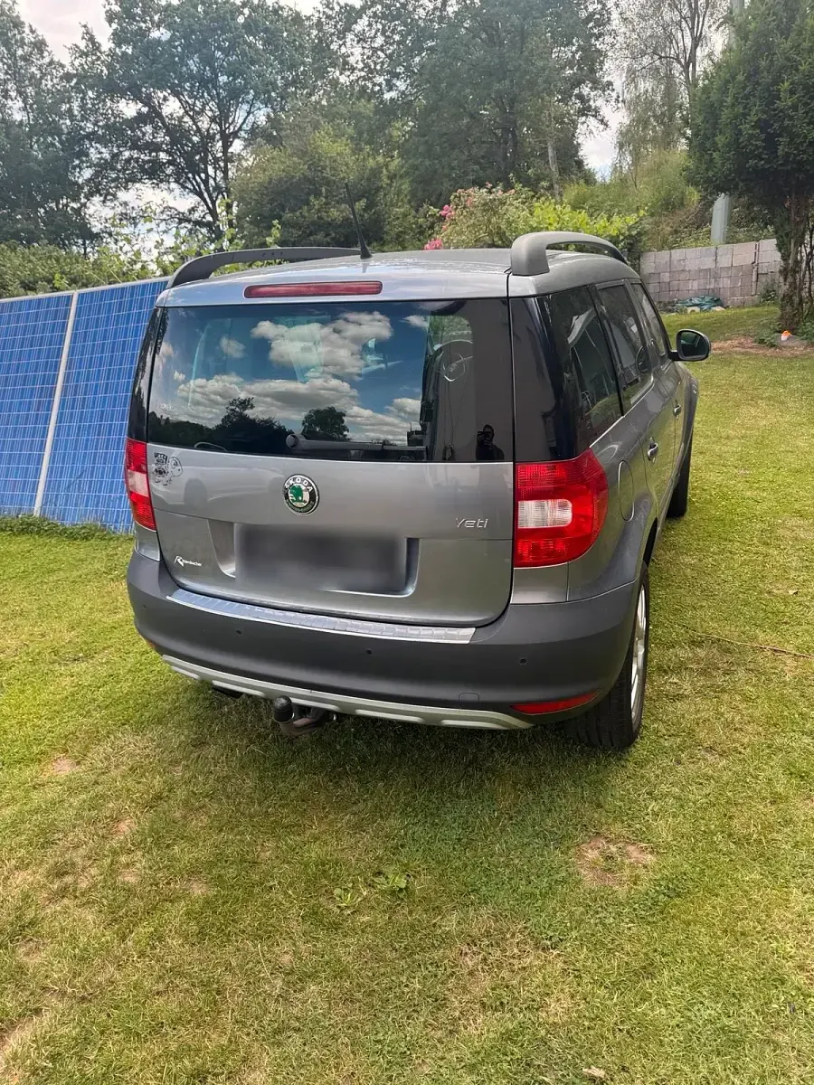 Gebraucht Skoda Yeti 105 PS (77 kW) 2011 Grau SUV