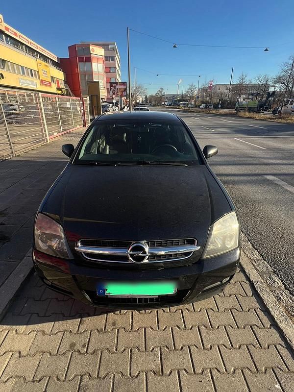 Schwarz Gebraucht 2004 Opel Vectra Limousine | 2.650 € - Bild 1/4