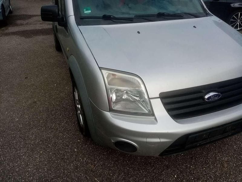Gebraucht Ford Tourneo Connect Trend 110 PS (80 kW) 2010 Polarsilber metallic Van / Kleinbus