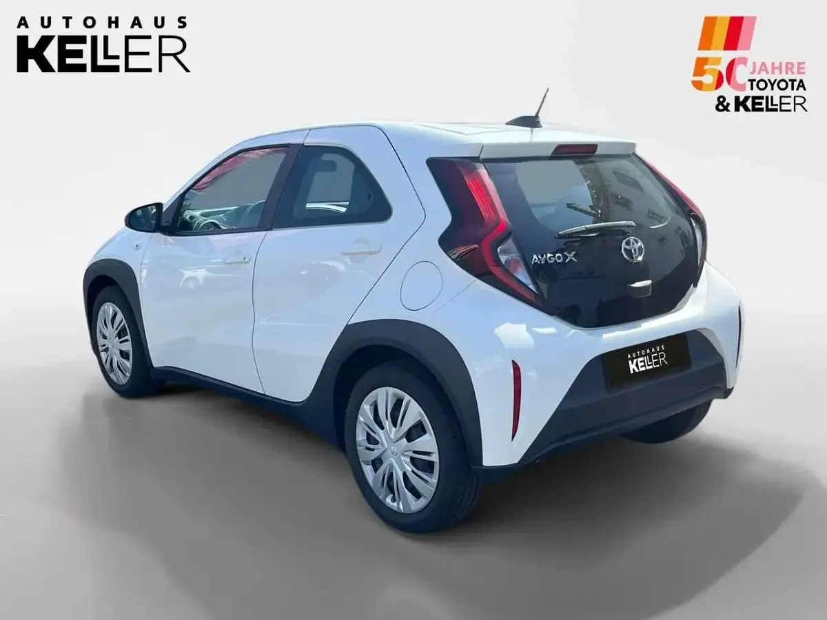 Gebraucht Toyota Aygo X Play 72 PS (52 kW) 2023 Weiß SUV