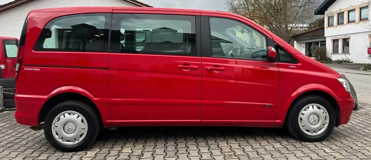 Gebraucht Mercedes Viano 136 PS (100 kW) 2012 Rot Van / Kleinbus