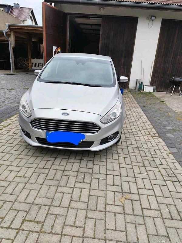 Silber Gebraucht 2016 Ford S-MAX S Van / Kleinbus | 9.000 € (Superpreis) - Bild 1/4