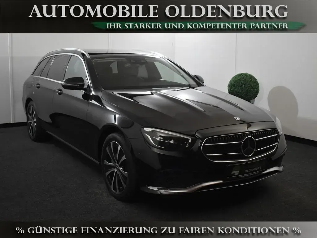 Gebraucht Mercedes E300 Avantgarde 320 PS (235 kW) 2022 Schwarz Limousine
