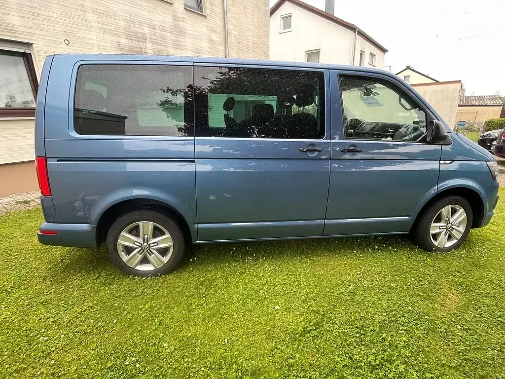 Gebraucht VW Multivan 150 PS (110 kW) 2017 Blau Van / Kleinbus
