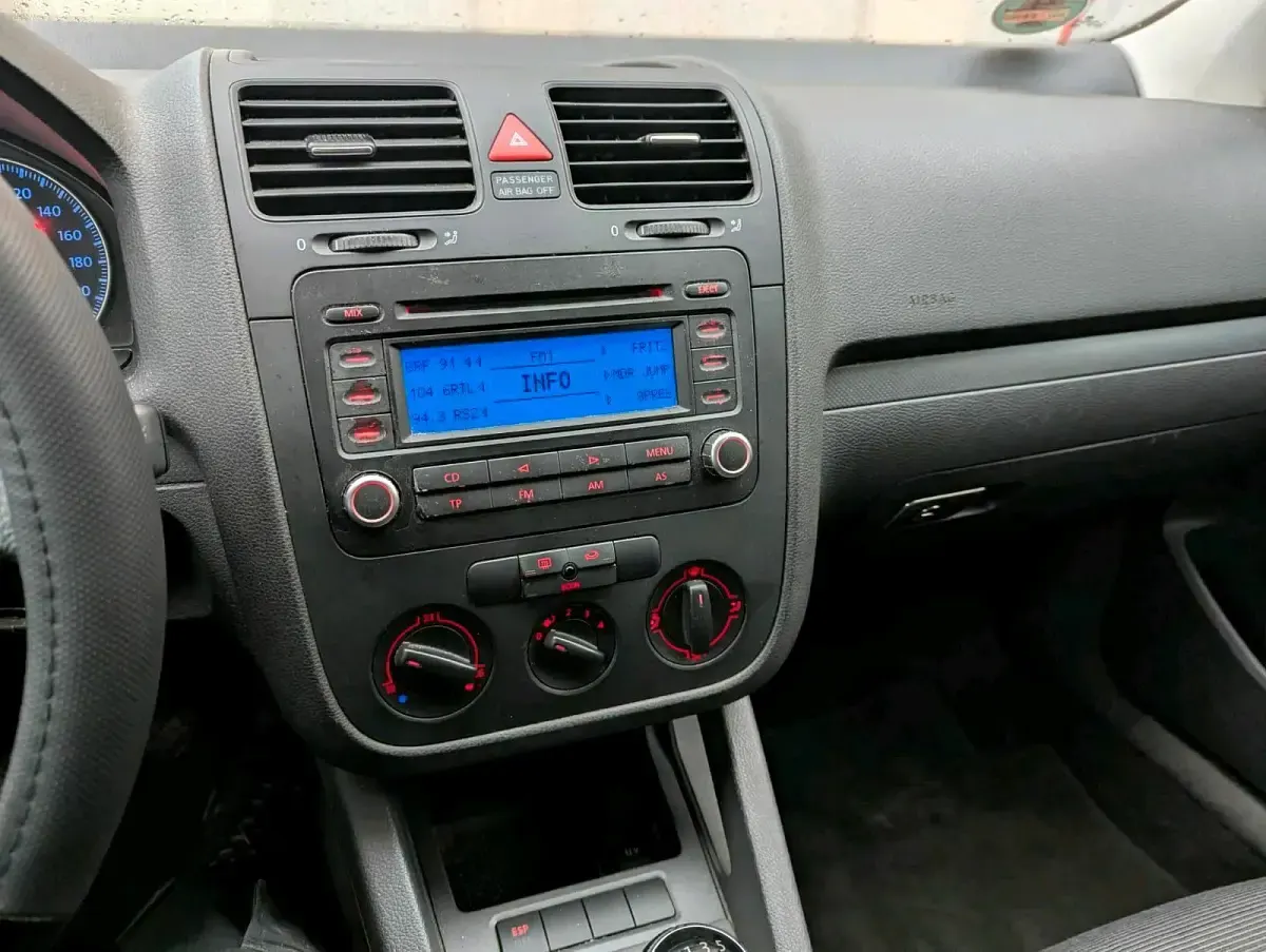 Gebraucht VW Golf IV 75 PS (55 kW) 2005 Schwarz Kleinwagen
