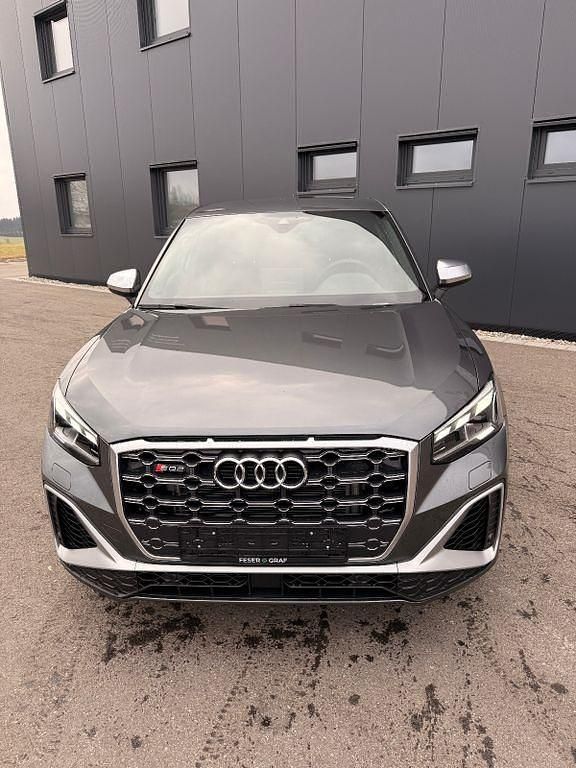 Gebraucht Audi SQ2 Sport 300 PS (220 kW) 2024 Grau SUV