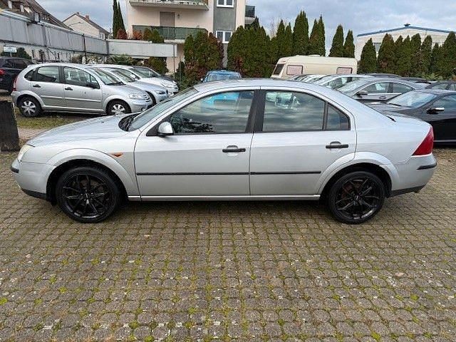 Gebraucht Ford Mondeo Trend 110 PS (80 kW) 2001 Silber Limousine