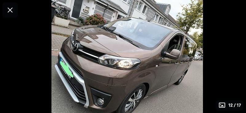 Gebraucht Toyota Proace Team 177 PS (130 kW) 2022 Braun Van / Kleinbus