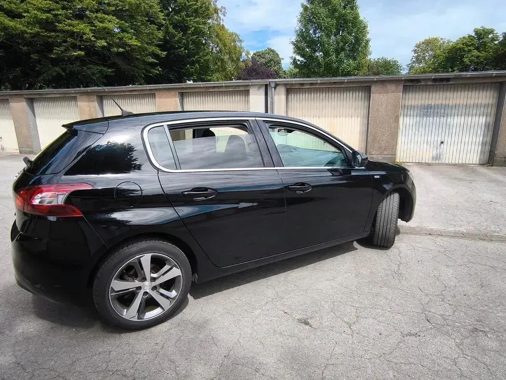 Gebraucht Peugeot 308 Access 131 PS (96 kW) 2015 Schwarz Limousine