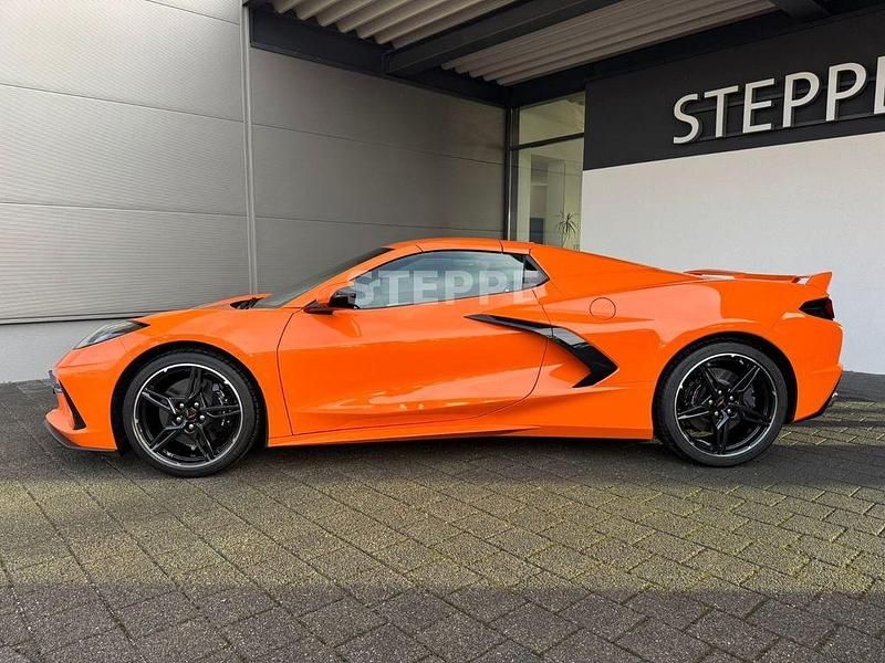 Neu Corvette Stingray 481 PS (353 kW) 2025 Orange Cabrio