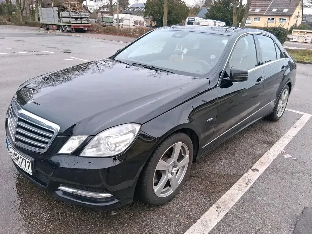 Gebraucht Mercedes E350 265 PS (194 kW) 2011 Schwarz Limousine