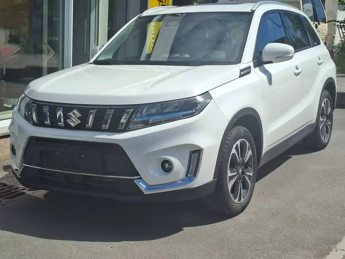 Gebraucht Suzuki Vitara Comfort 129 PS (94 kW) 2023 Superior white SUV